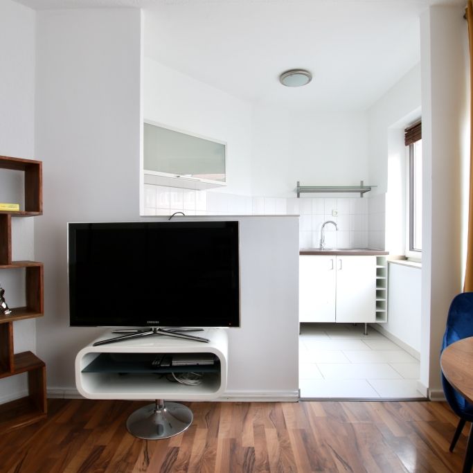 Gemütlich möbliertes Apartment direkt am Barbarossaplatz - Photo 1