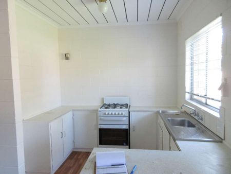 Low Maintenance Living 1km from the Beach! - Photo 3