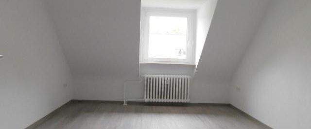 Schöne Dachgeschoss-Wohnung in Stadtnähe! - Foto 1