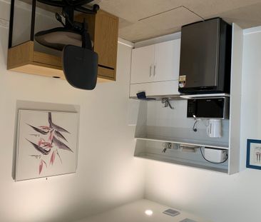 Furnished room with ensuite in well maintained Herston house - Photo 3