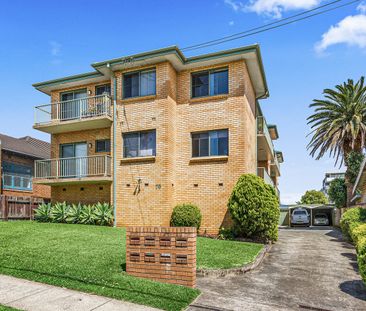 Prime Location - 2 bedroom unit with single lock up garage - Photo 5