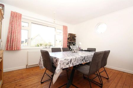 4 bedroom detached house to rent - Photo 4