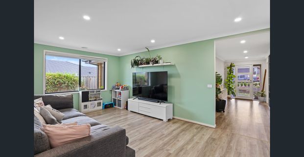 Spacious Family Home in Prime Warragul - Ideal Location, Modern Comforts - Photo 1