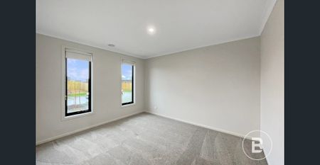 FOUR BEDROOM HOME WITH TWO SPACIOUS LIVING AREAS - Photo 5