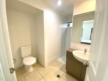 CAIRNS CITY APARTMENT, IN SOUGHT AFTER COMPLEX! - Photo 4