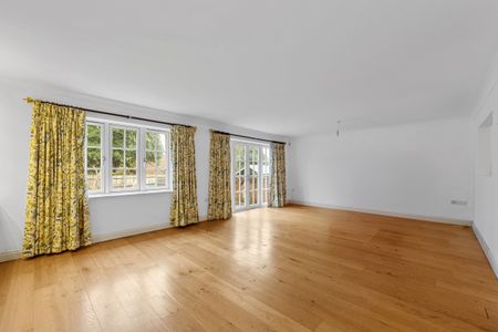 4 bedroom detached house to rent - Photo 2