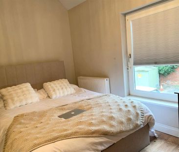 2 bedroom end of terrace house to rent - Photo 1