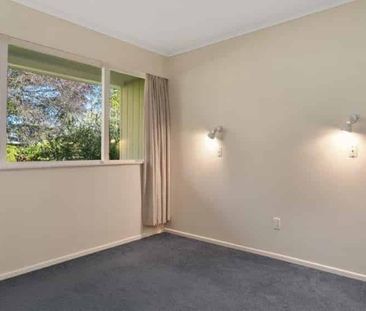 Charming and Spacious On Kereru - Photo 2