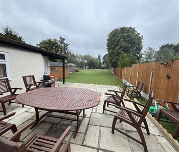 4 bedroom detached house to rent - Photo 5