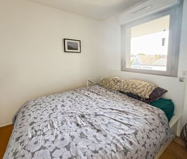 F3 en duplex, 56m2, EAUBONNE, terrasse, parking privé loué meublé - Photo 6