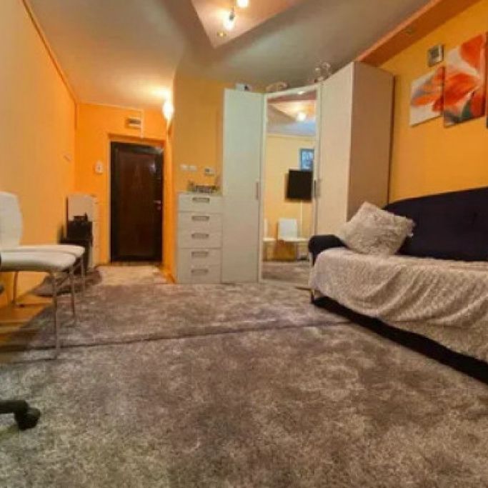 Garsoniera mobilata, recent renovata si igienizata. - Fotografie 1