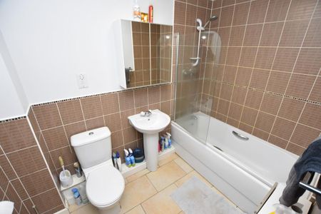2 bedroom apartment to rent - Photo 4