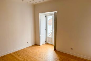 Spacious two-bedroom apartment to rent with outdoor area in Rua do Benformoso, Lisbon