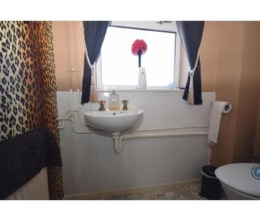 3 bedroom end of terrace house to rent - Photo 6