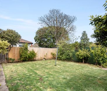 Oversized four bedroom house - Photo 2