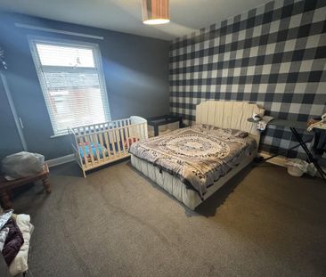 2 bedroom end of terrace house to rent - Photo 3