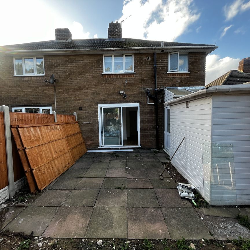 California Road, Oldbury, B69 - Photo 1