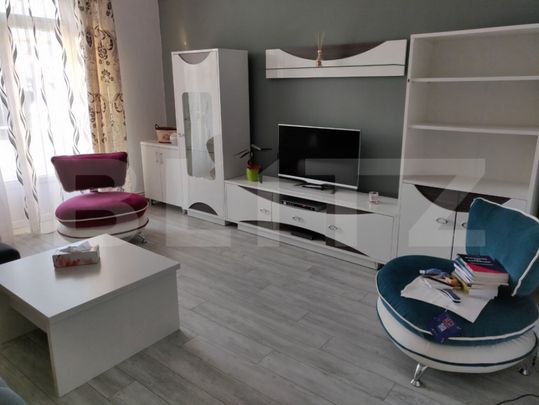 Apartament 2 camere, parcare inclusă, decomandat - zona The - Fotografie 1