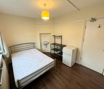 House share to rent - Photo 2