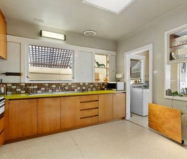8 Bayview Road, Beaumaris VIC 3193 - House For Rent | Domain - Photo 4