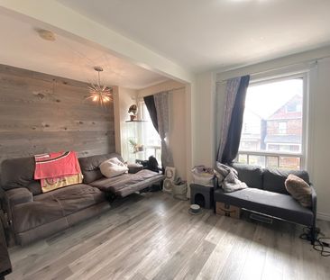 $1,699 / 2 br / 1 ba / 1100 sqft 33 Harvey St unit 1 - Photo 4