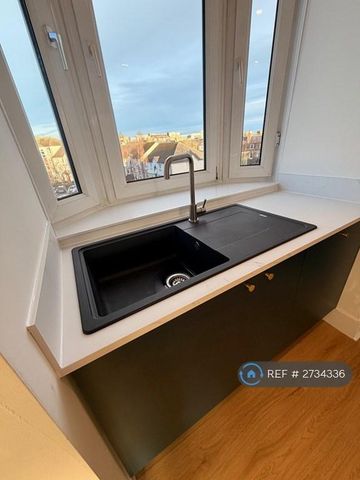 3 bedroom flat to rent - Photo 4