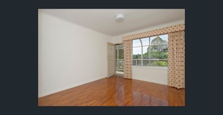 Well-Presented Top-Floor Corner Apartment in the Heart of Hawthorn - Photo 4