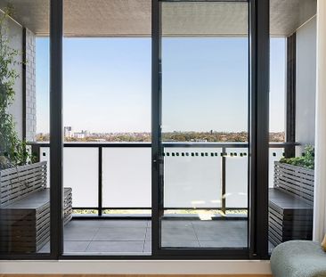 Near-new apartment with design features - Photo 6