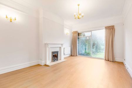 Newly refurbished two bedroom flat with private south facing garden in Barnes Village - Photo 2