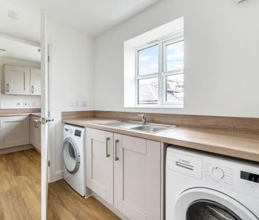 3 bedroom semi-detached house to rent - Photo 5