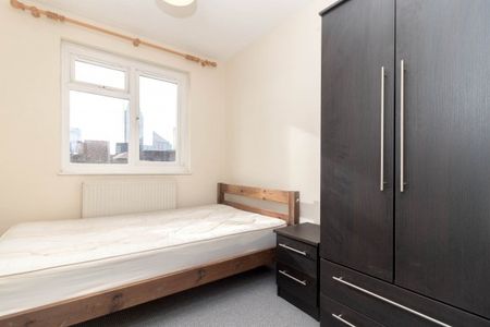 Recently refurbished 3 bedroom flat in Old Street - Photo 4