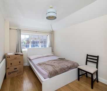 4 bedroom semi-detached house to rent - Photo 5