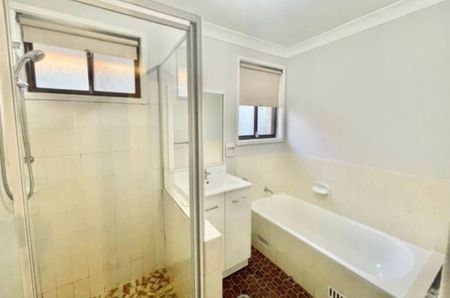 Three Bedroom Home in Great Location&excl; - Photo 3