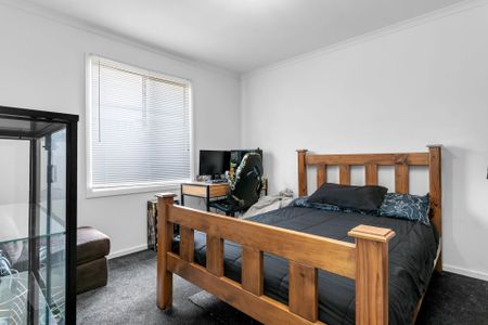 Delightful 4 Bedroom Home - Photo 4