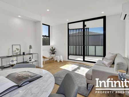 - STUNNING MODERN ONE-BEDROOM APARTMENT - - Photo 5