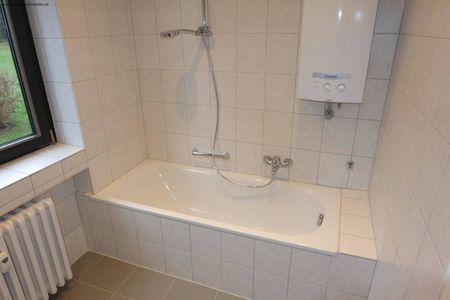 Trier-Heiligkreuz, renovierte 4 ZKB mit Loggia ab 1.3.26 zu vermieten. - Photo 2