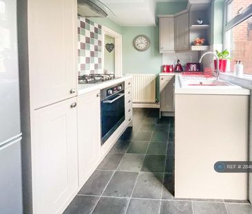 2 bedroom semi-detached house to rent - Photo 4