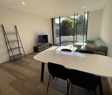 Split level furnished apartment in the heart of Rosebery - Photo 3
