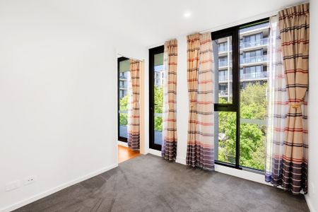 Contemporary Apartment with Exceptional City Convenience - Photo 2