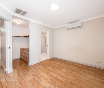 Privacy and Convenience in the Heart of Como - Photo 5