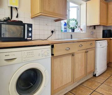 Hatchers Crescent, Colchester - Photo 3