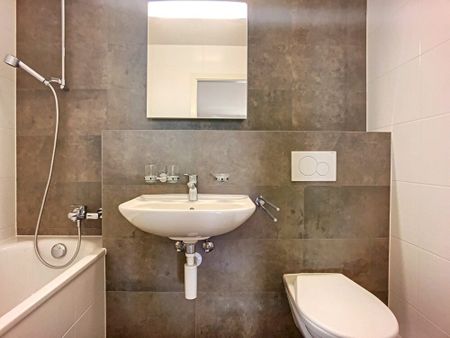 Appartement rénové de 3 pièces au 6ème étage - Photo 3