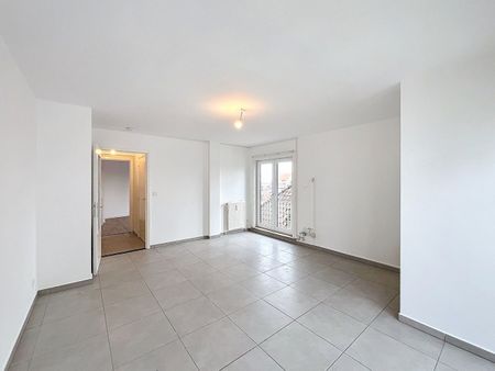 Gerenoveerd twee slaapkamer appartement met zijdelings zeezicht. - Foto 4