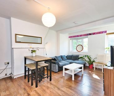 1 bedroom in a flat share to rent - Photo 2