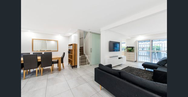 Beautiful 3 bedroom family home (access via Allen Street) - Photo 1