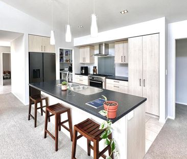 Modern Spacious Family Home in Beachlands - Photo 6