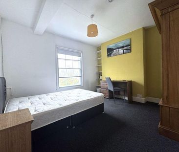 1 bedroom in a house share to rent - Photo 2