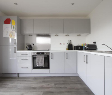 4 bedroom semi-detached house to rent - Photo 4