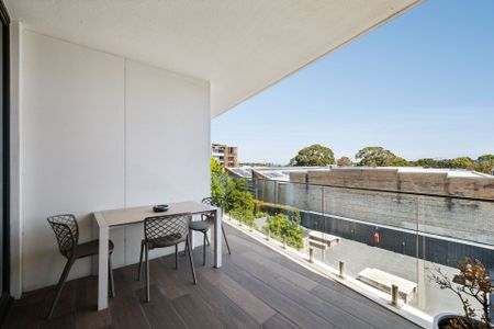 Contemporary Inner-City Elegance in the Heart of Rosebery - Photo 3