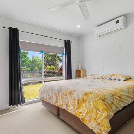 Spacious Family Home in Edmonton - Photo 4